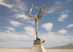 12_burningman-playa_-sculpture_0